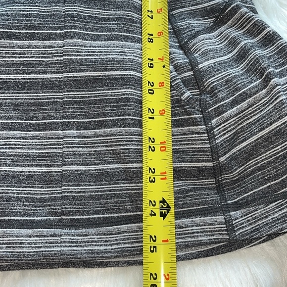 LULULEMON Athletica Half Zip-pullover Sweatshirt Reflective Stripes Size 6 Gray - Picture 15 of 15